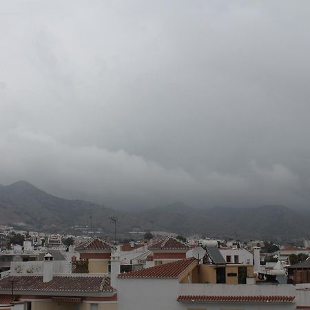 Apartamentos Turisticos Plaza Del Olvido เนร์คา ภายนอก รูปภาพ