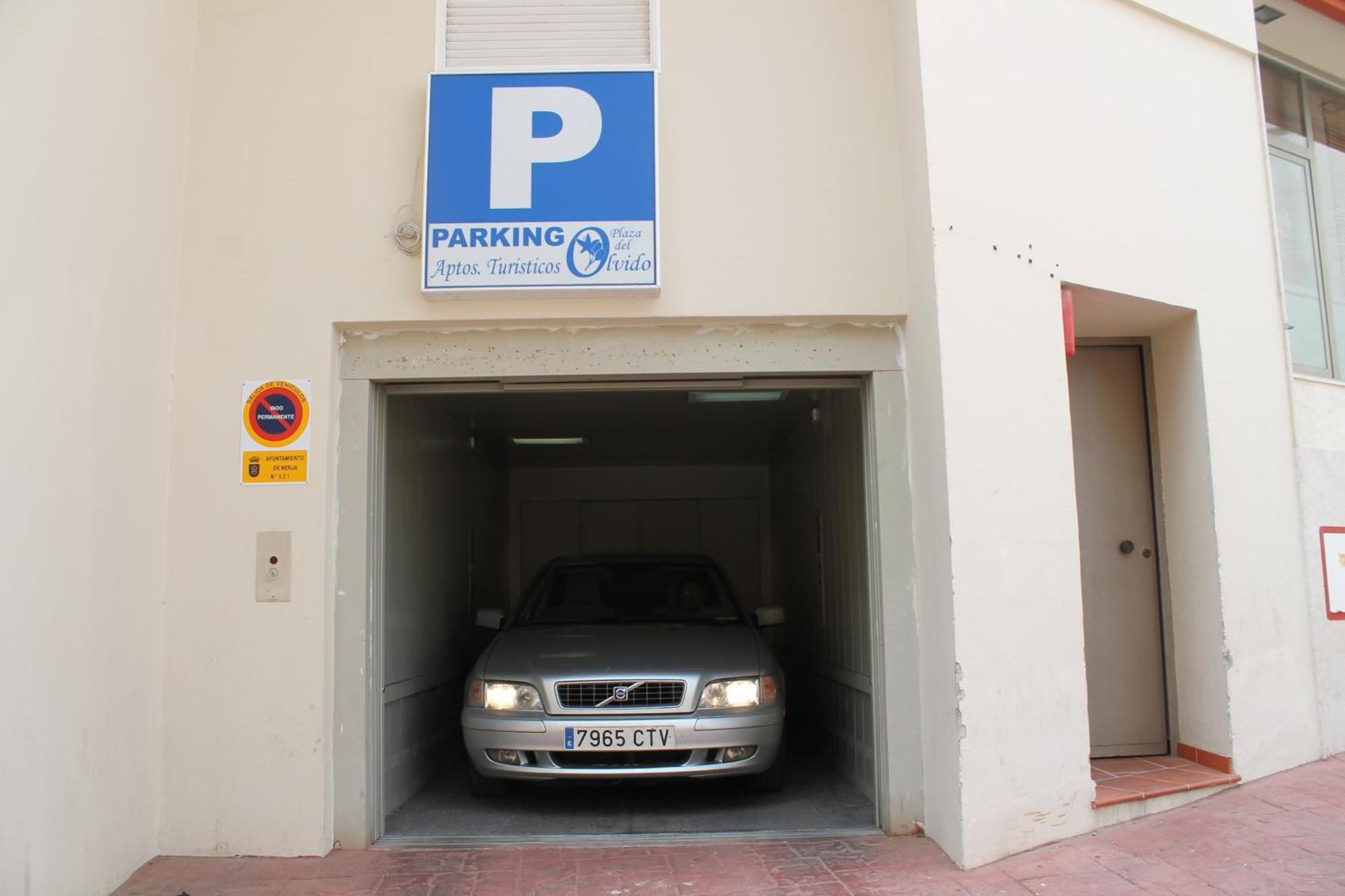 Apartamentos Turisticos Plaza Del Olvido เนร์คา ภายนอก รูปภาพ