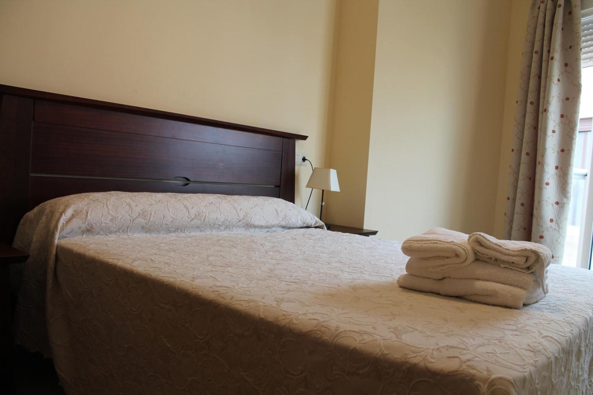 Apartamentos Turisticos Plaza Del Olvido เนร์คา ภายนอก รูปภาพ