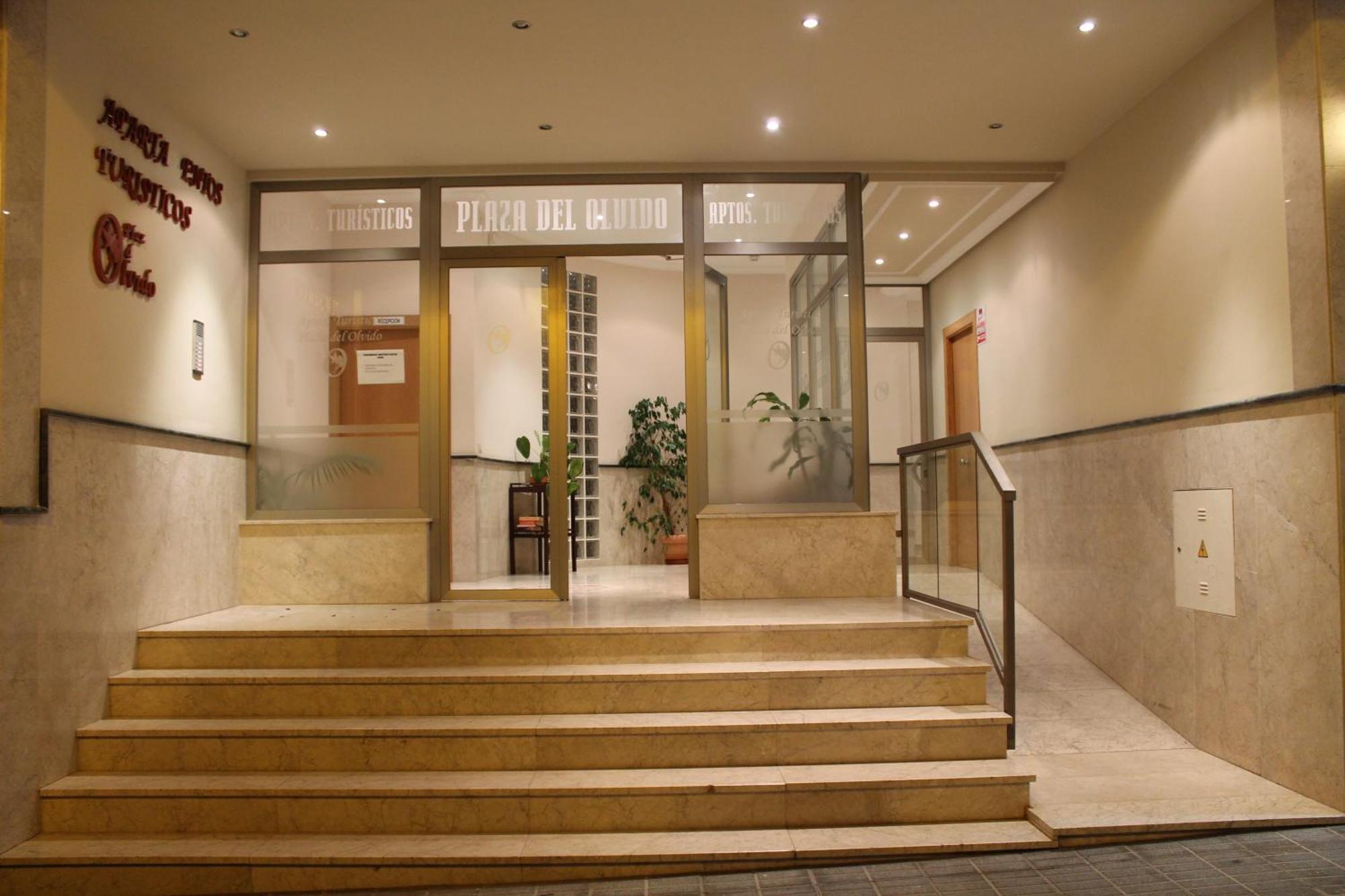 Apartamentos Turisticos Plaza Del Olvido เนร์คา ภายนอก รูปภาพ