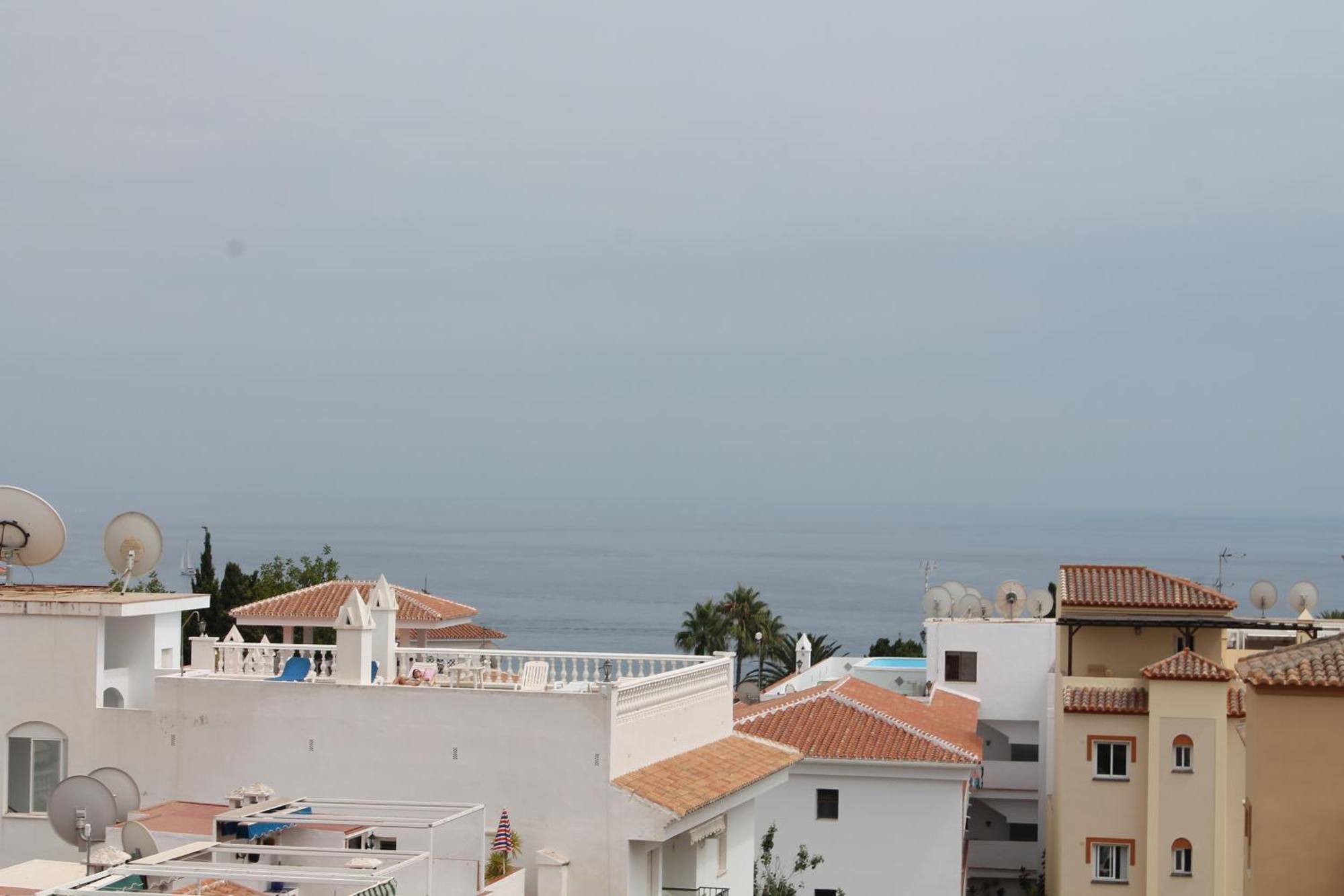 Apartamentos Turisticos Plaza Del Olvido เนร์คา ภายนอก รูปภาพ