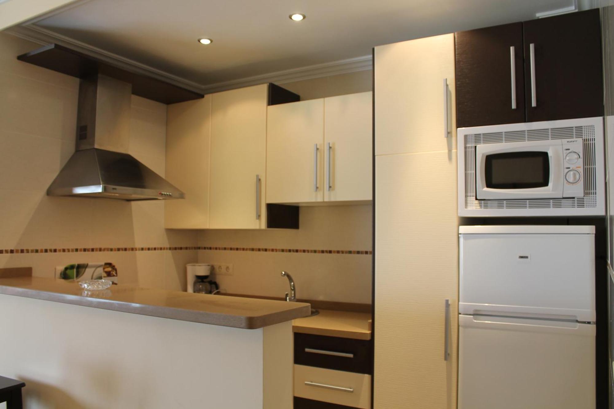 Apartamentos Turisticos Plaza Del Olvido เนร์คา ภายนอก รูปภาพ