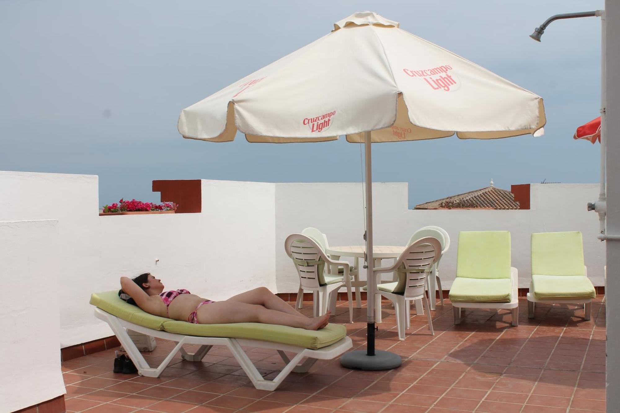 Apartamentos Turisticos Plaza Del Olvido เนร์คา ภายนอก รูปภาพ
